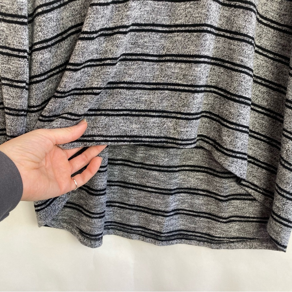 Lou & Gray Striped Hi-Low Long Sleeve Top M - Picture 3 of 5